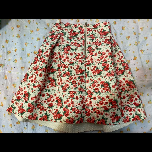 Floral white circle skirt - Picture 3 of 4